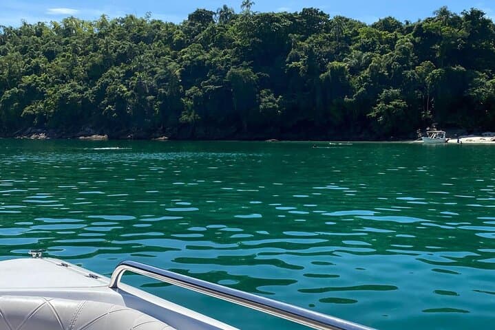 Private Speedboat to Angra’s Blue Lagoon, Cataguás & Flechas Beach photo 6