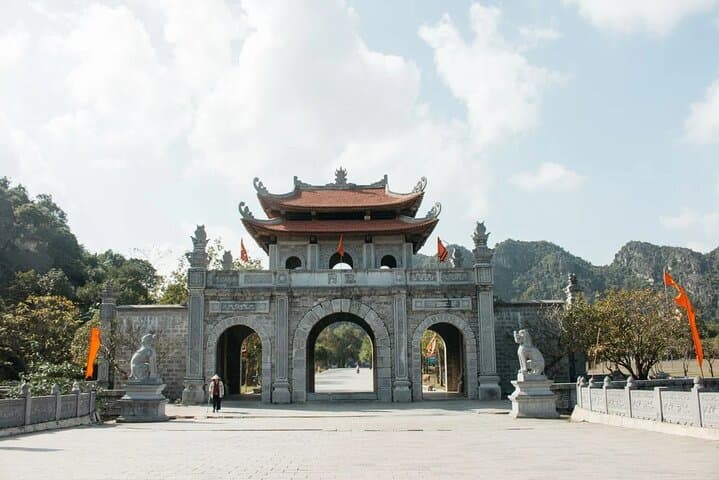 Ninh Binh Full-Day: Tam Coc Boat Ride, Hoa Lu Temples & Hang Mua Viewpoint photo 2