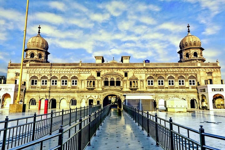 Sikh Pilgrimage from Lahore: Kartarpur, Nankana Sahib & Wagah in 3–4 Days