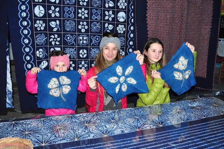 Dali Tie-Dye & Erhai Lake Day Tour: Xizhou Markets, Zhoucheng Workshops, and Lake Cruise photo 4