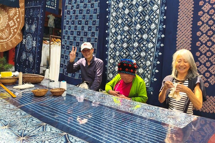 Dali Tie-Dye & Erhai Lake Day Tour: Xizhou Markets, Zhoucheng Workshops, and Lake Cruise photo 5