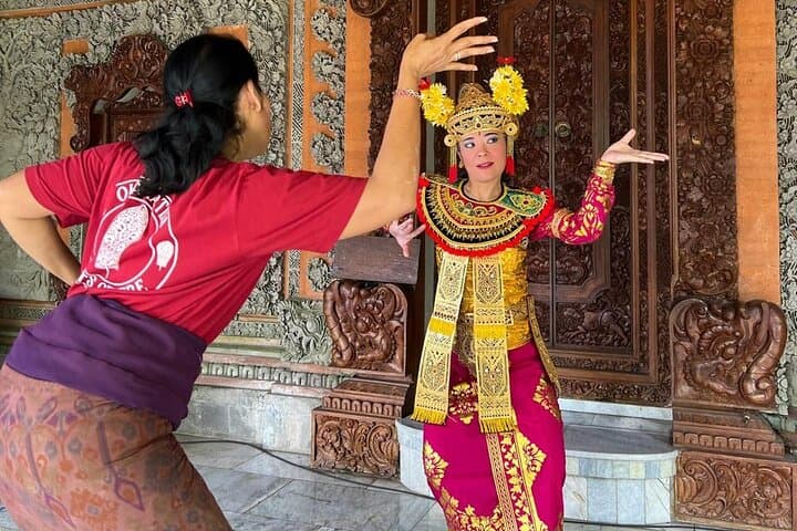 Transformative Balinese Dance & Costume Experience in Ubud