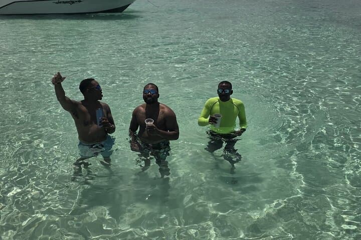 Nassau Private Boat Charter: Rose Island Snorkel, Pearl Reef & Swimming Pigs Day Cruise photo 2