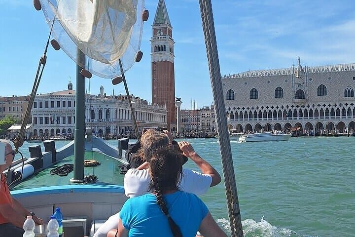 Private Bragozzo Lagoon Cruise: Venice, Murano & Burano Half-Day