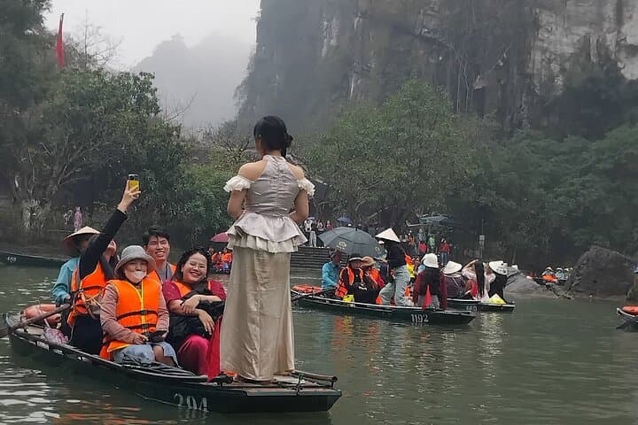 Ninh Binh Full-Day Private Tour: Trang An, Mua Cave & Hoa Lu photo 2