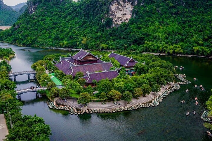 Ninh Binh Full-Day Private Tour: Trang An, Mua Cave & Hoa Lu photo 5