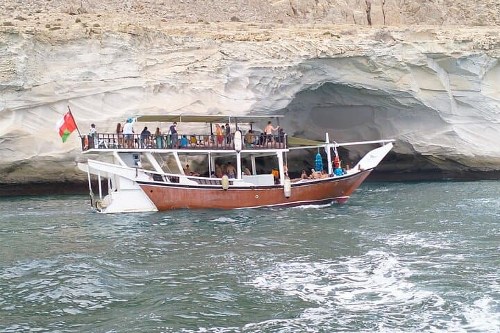 Musandam Dibba Dhow Cruise: Full-Day Snorkel, Sea Caves & Lunch from Dubai