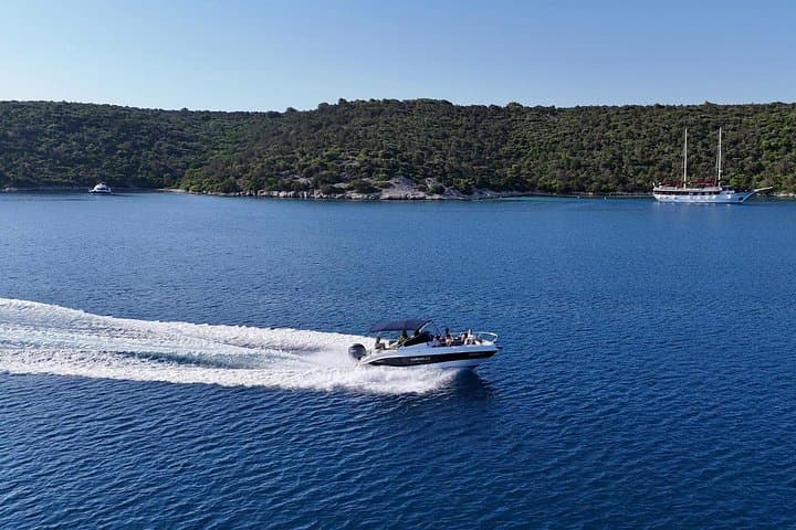 Full-Day Adriatic Boat Adventure from Split to Pakleni Islands and Zlatni Rat photo 4