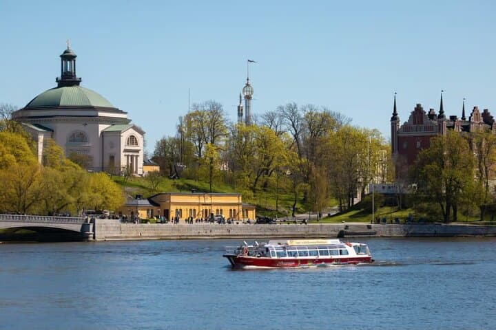Stockholm Pizza Cruise: Scenic Canal Tour with Pizza, Ice Cream & City Views photo 4