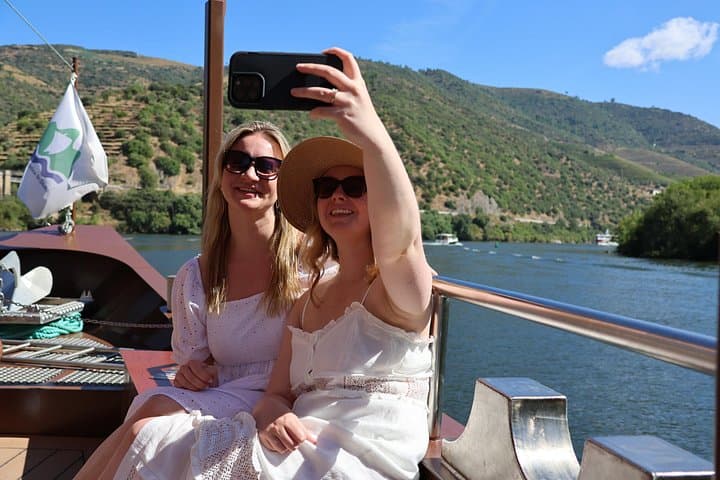 Douro Valley Winery Visits, Lunch & Rabelo Boat Cruise from Porto