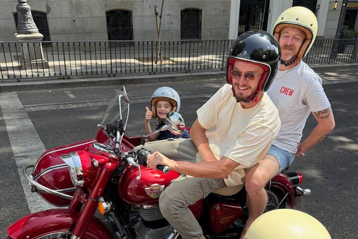 Madrid Sidecar Monuments Tour — 2-Hour Vintage City Ride photo 3