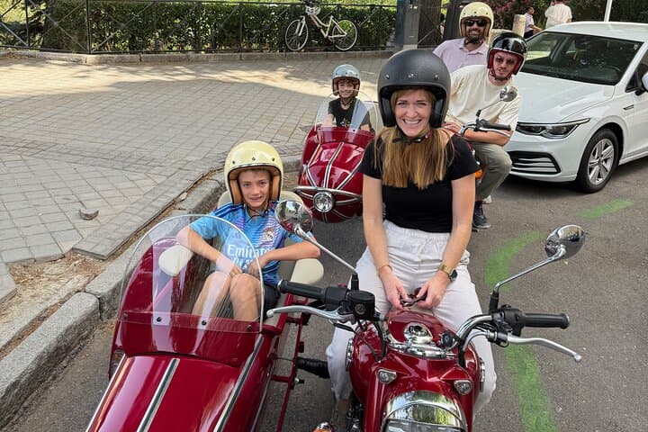 Madrid Sidecar Monuments Tour — 2-Hour Vintage City Ride photo 4