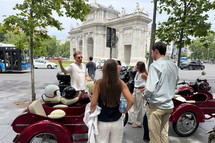 Madrid by Sidecar: 1-Hour Highlights of the Royal Palace, Gran Vía & Retiro photo 3
