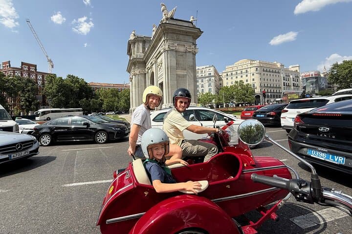 Madrid by Sidecar: 1-Hour Highlights of the Royal Palace, Gran Vía & Retiro photo 4