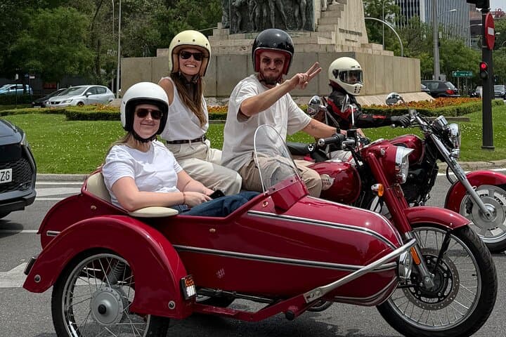 Madrid by Sidecar: 1-Hour Highlights of the Royal Palace, Gran Vía & Retiro photo 6