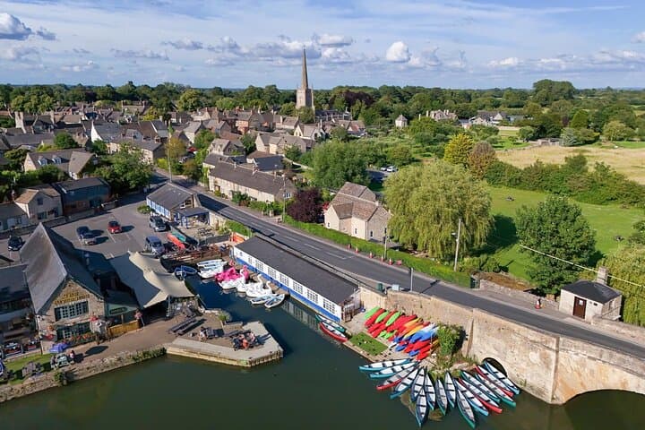Paddle the Thames: Canoe Trip from Lechlade to Kelmscott Manor with Cream Tea photo 2