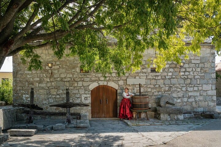 Klis Fortress & Soparnik: Game of Thrones Tour with Authentic Dalmatian Food and Wine photo 4