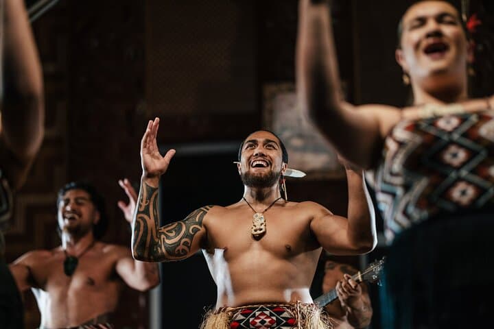 Te Puia and Polynesian Spa Day Tour from Auckland — Rotorua Geysers, Māori Culture & Thermal Baths photo 2