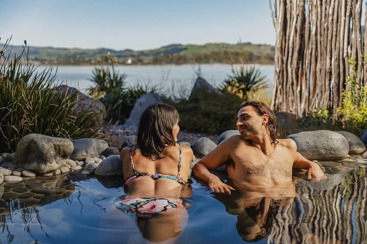 Te Puia and Polynesian Spa Day Tour from Auckland — Rotorua Geysers, Māori Culture & Thermal Baths photo 6