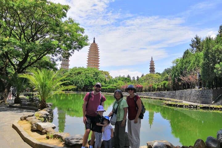 Dali One-Day Erhai Sightseeing: Three Pagodas, Flower Fields & Lake Erhai Bike Tour photo 5