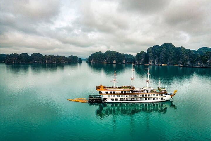 Bai Tu Long Bay Luxury: Dragon Legend 2-Day, 1-Night Cruise from Hanoi