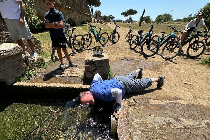 E-Bike the Appian Way: Half-Day Ride to Catacombs, Villa of Maxentius & Local Lunch