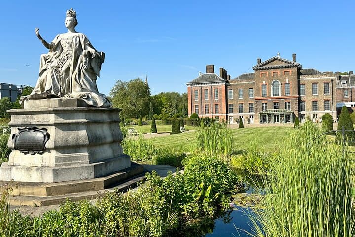 Family-Friendly V&A Museum and Kensington Gardens Tour — 3-Hour Private Walk photo 3