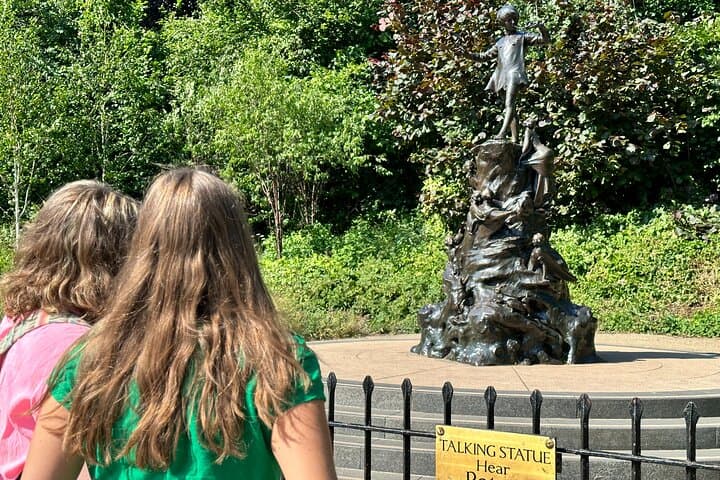 Family-Friendly V&A Museum and Kensington Gardens Tour — 3-Hour Private Walk photo 2