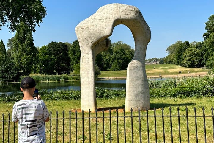 Family-Friendly V&A Museum and Kensington Gardens Tour — 3-Hour Private Walk photo 5