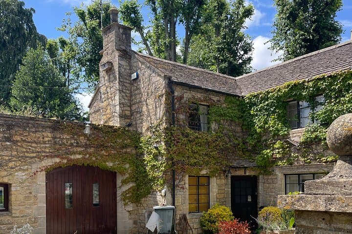 Private Cotswolds Day Tour from London: Burford, Bibury & Bourton photo 5