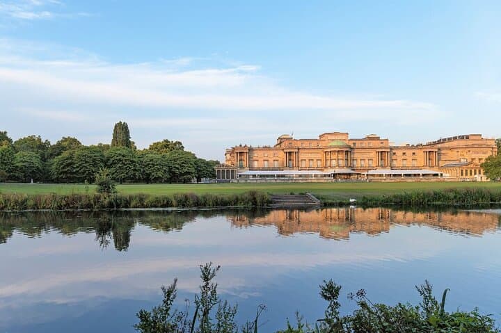 Buckingham Palace State Rooms Tour and Royal London Audio Guide photo 4