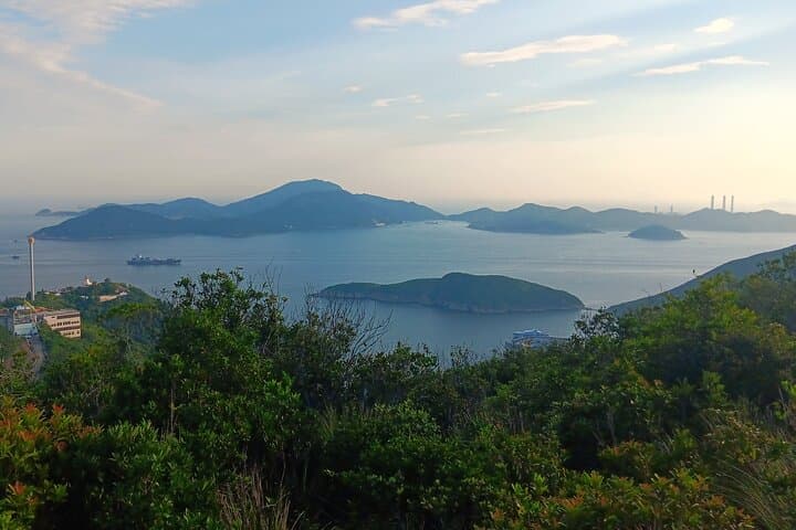 Sunset Hike on Brick Hill: Aberdeen Harbor Views in Hong Kong photo 3