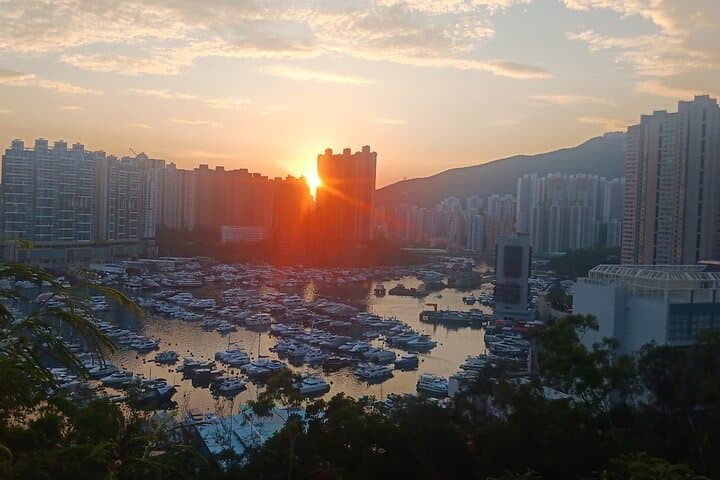 Sunset Hike on Brick Hill: Aberdeen Harbor Views in Hong Kong photo 4