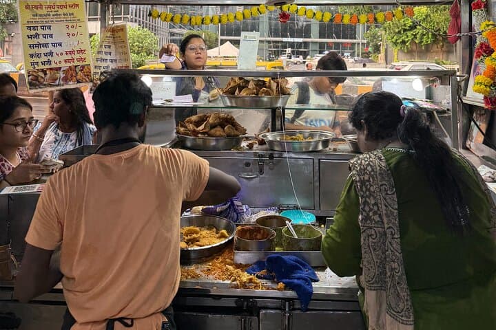 Exploring Mumbai's Flavors: A Story-Driven Food Journey