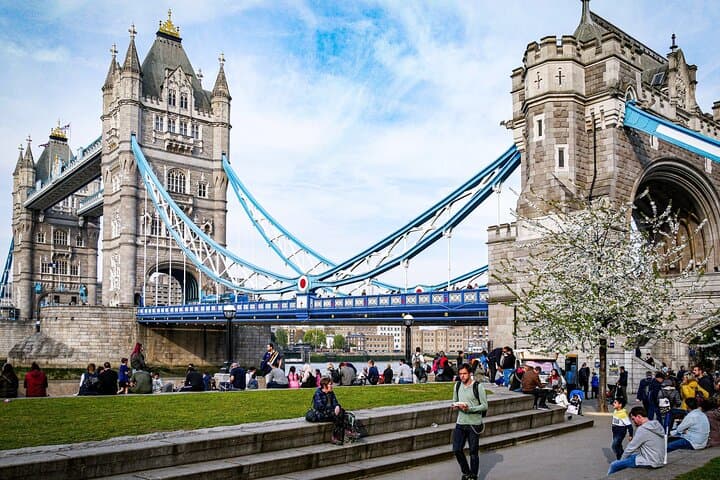 Ultimate London Walking Tour: 30 Iconic Sights with Blue Badge Guide