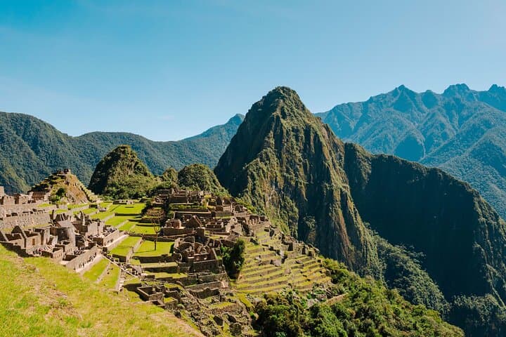 Short Inca Trail to Machu Picchu: 2-Day Hike with Scenic Train