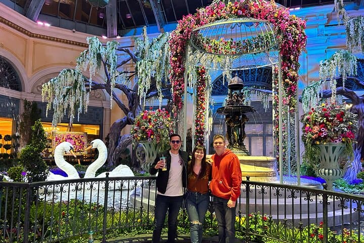 Vegas Strip Walking Tour: Hidden Bars, Best Photo Spots & Free Drink photo 2