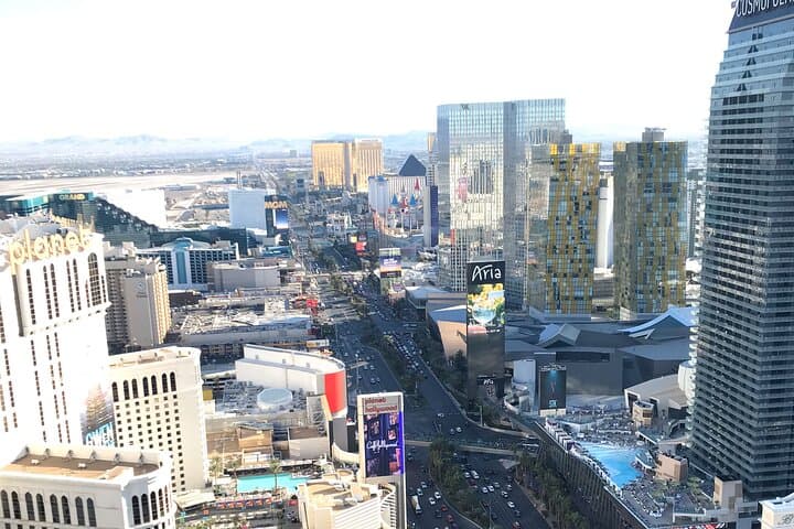 Vegas Strip Walking Tour: Hidden Bars, Best Photo Spots & Free Drink photo 4