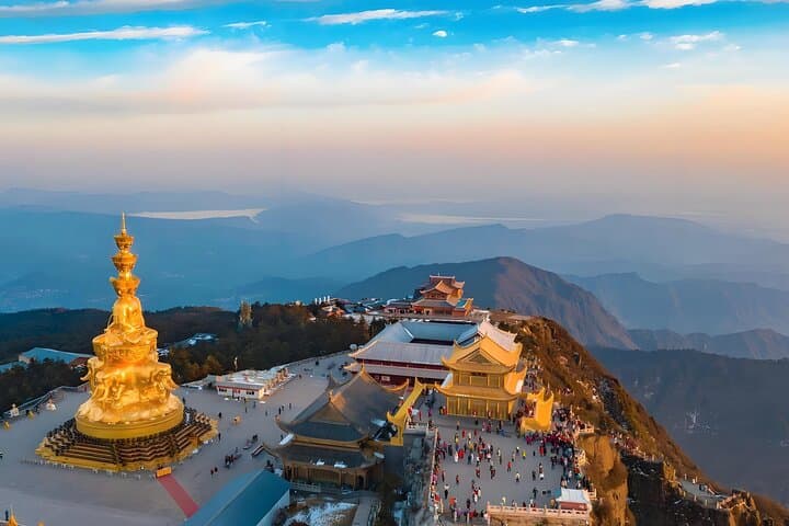 Chengdu Two-Day Private Tour: Leshan Giant Buddha & Mount Emei Guide
