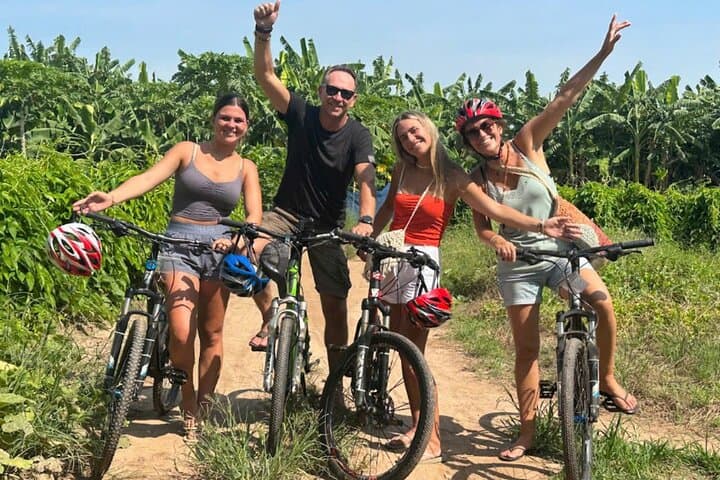 Hanoi Motorbike & Bicycle City Tour: Long Bien, Train Street & Hidden Lakes