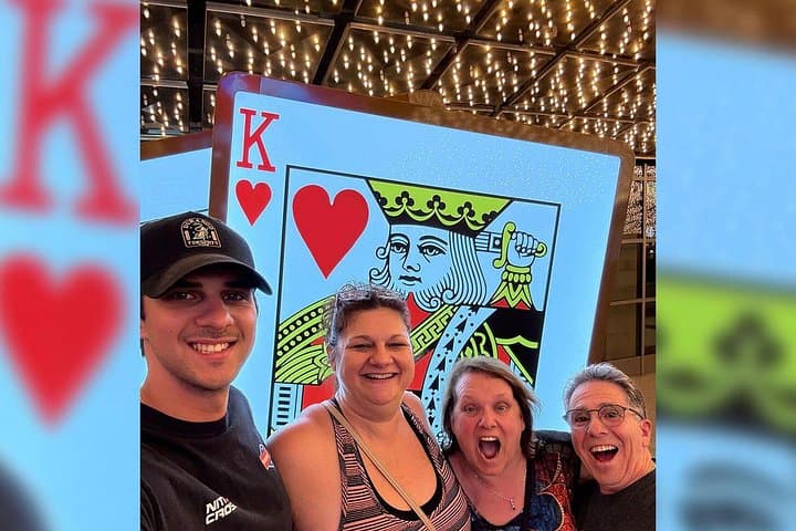 Vegas Strip Walking Tour: Hidden Bars, Best Photo Spots & Free Drink photo 1