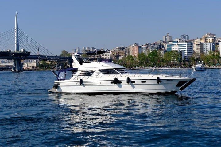 Private Luxury Yacht Cruise on the Istanbul Bosphorus — 1-Hour Private Boat Tour photo 3