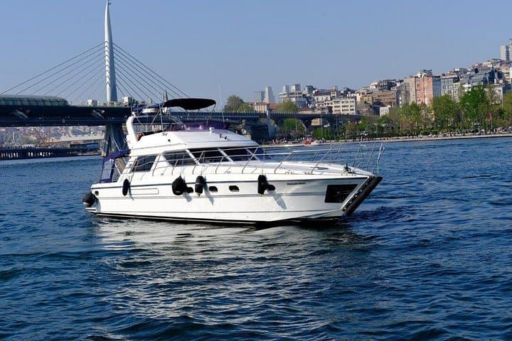 Private Luxury Yacht Cruise on the Istanbul Bosphorus — 1-Hour Private Boat Tour photo 1