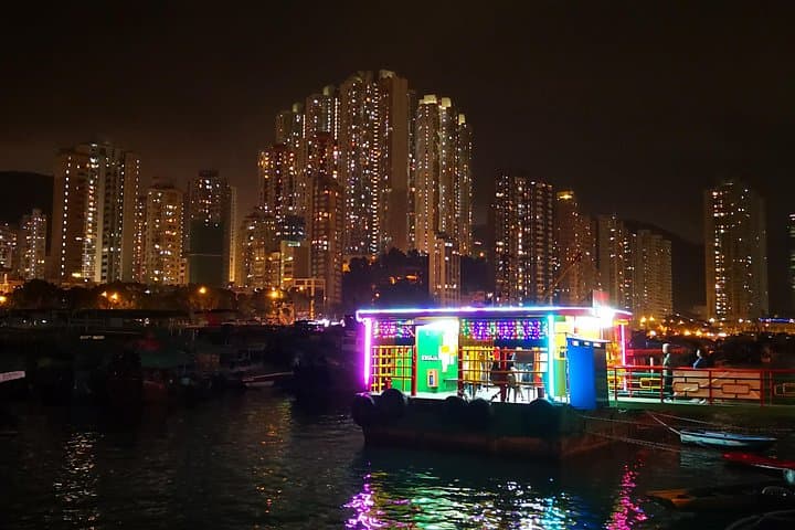 Sunset Hike on Brick Hill: Aberdeen Harbor Views in Hong Kong photo 5