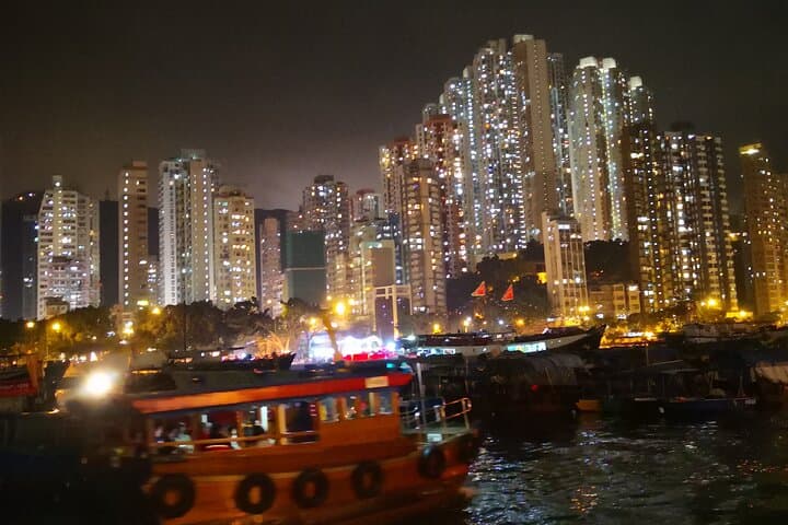 Sunset Hike on Brick Hill: Aberdeen Harbor Views in Hong Kong photo 6