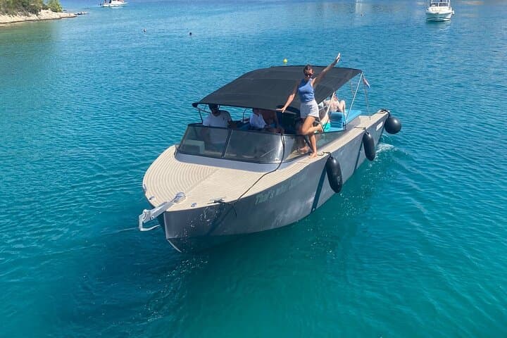 Blue Lagoon Luxury Boat Tour from Split: 5-Hour Snorkel, Trogir & Šolta photo 5
