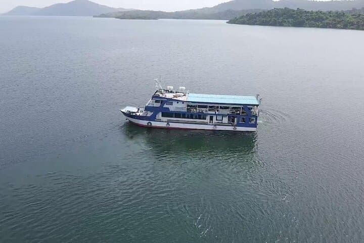 Dodi World Volta Lake Cruise: 5-Hour Boat Trip with Lunch & Live Music photo 4