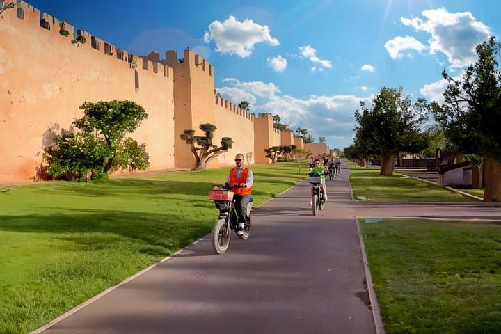 Marrakech E‑Bike Tour: Medinas, Palmeraie & Traditional Moroccan Photoshoot photo 4