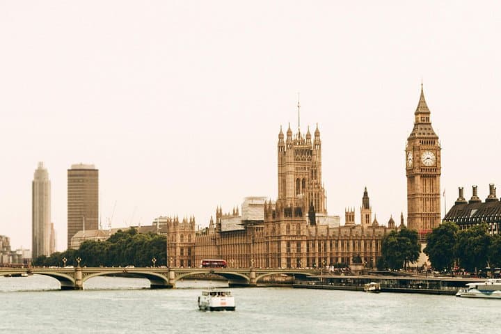 Private Chauffeur Tour of London — Self-Guided City Driving Experience photo 1