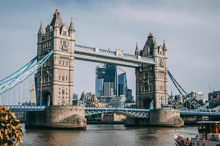 Private Chauffeur Tour of London — Self-Guided City Driving Experience photo 2
